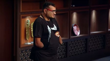 Angajatul de la Dinamo cu mâini amputate i-a cucerit pe maeștrii bucătari din show-ul „Chefi la cuțite”. Câte cuțite a obținut și ce i-a transmis Cătălin Scărlătescu | VIDEO