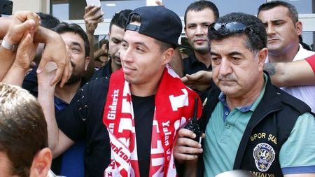 Samir Nasri a fost prezentat la noua echipă: "Suntem încântați să anunțăm că a semnat un contract pe două sezoane"