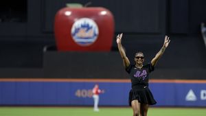 Imagini lascive cu Jordan Chiles. A trecut peste supărarea pierderii medaliei și acum nu mai are inhibiții: s-a fotografiat în oglindă cu limba scoasă