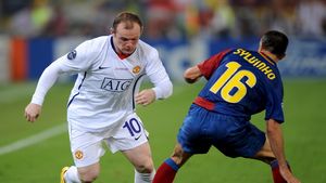 Manchester City l-a luat pe Sylvinho