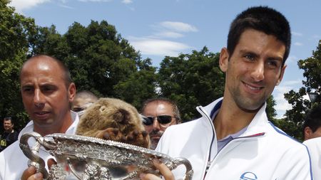 Mii de sârbi au ieșit în stradă și au sărbătorit victoria lui Djokovic, a echipei de polo și "argintul" la handbal: **"Nole, tu ești inima Serbiei!"