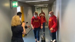 Momentul în care Ana Maria Popescu l-a lăsat cu mâna întinsă pe Carol Eduard Novak. Cum a reacționat  ministrul Tineretului și Sportului | VIDEO