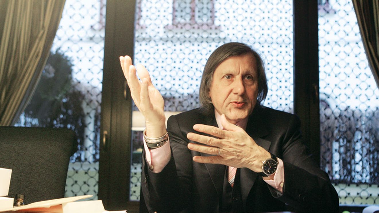 "De ce tace** Mutu?"