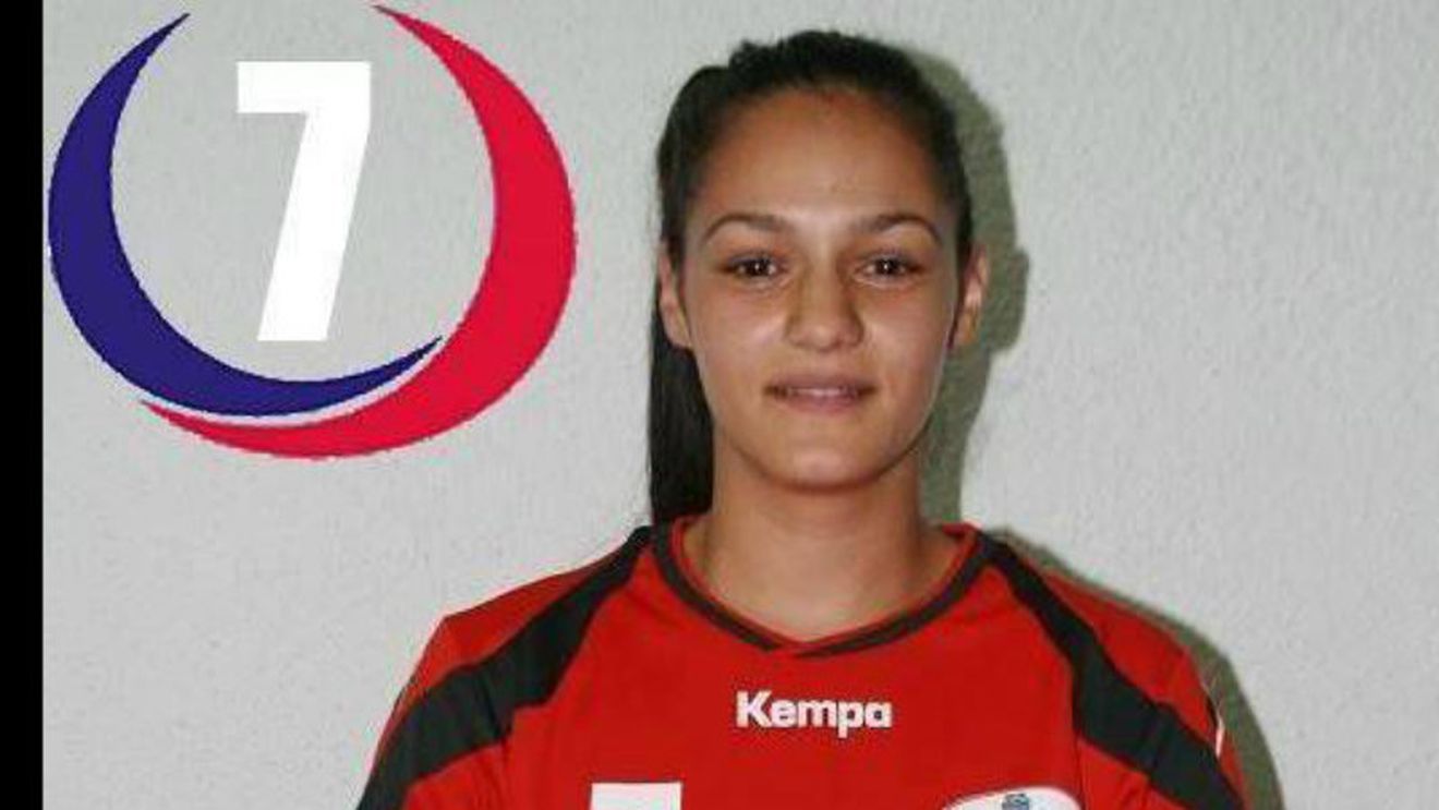 CAZUL "IONELA GHERMAN" | S-a dus să joace handbal în Olanda, iar acum trebuie să-și plătească "dezlegarea" cu 6.000 de euro! Traseul unui transfer care poate încheia prematur cariera unei jucătoare de 19 ani