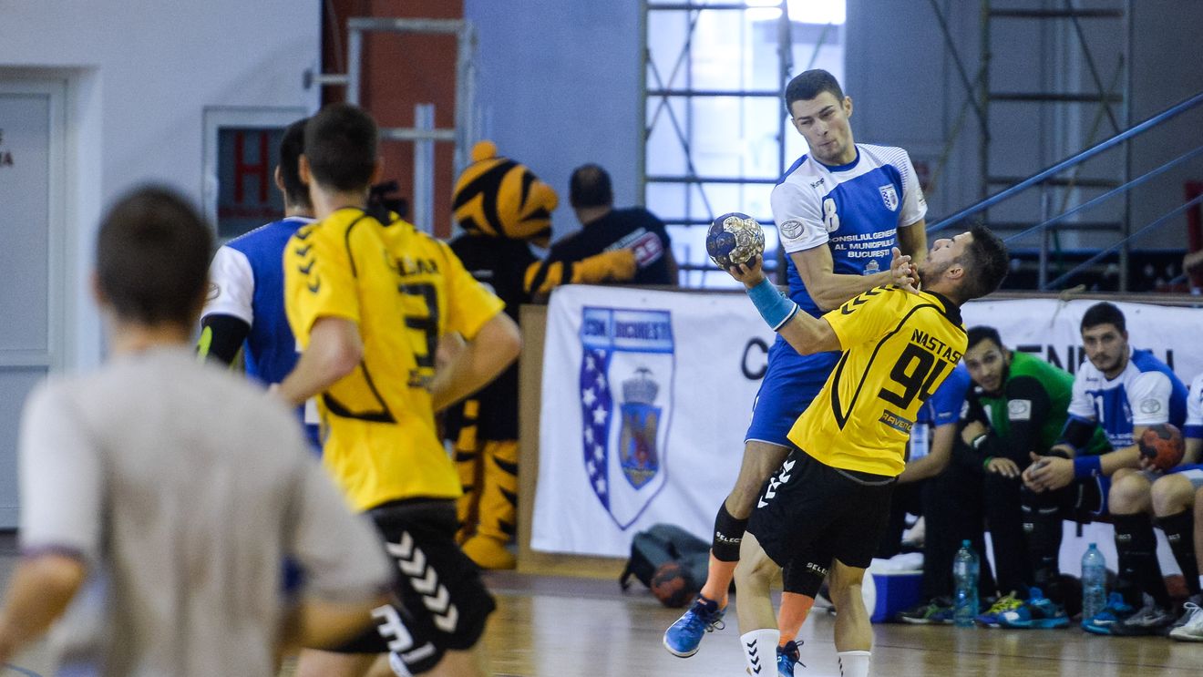 Etapă nebună la handbal! Primele 3 clasate au fost învinse în deplasare. Bozo Rudic revine în Liga Națională, ca antrenor la Energia Tg. Jiu. CSM Focșani, primul succes din istoria clubului în prima ligă