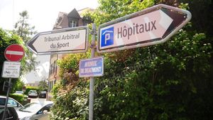 Ori la bal, ori la spital. Reportaj la TAS, locul de pelerinaj al sportului românesc: "Am auzit de voi"