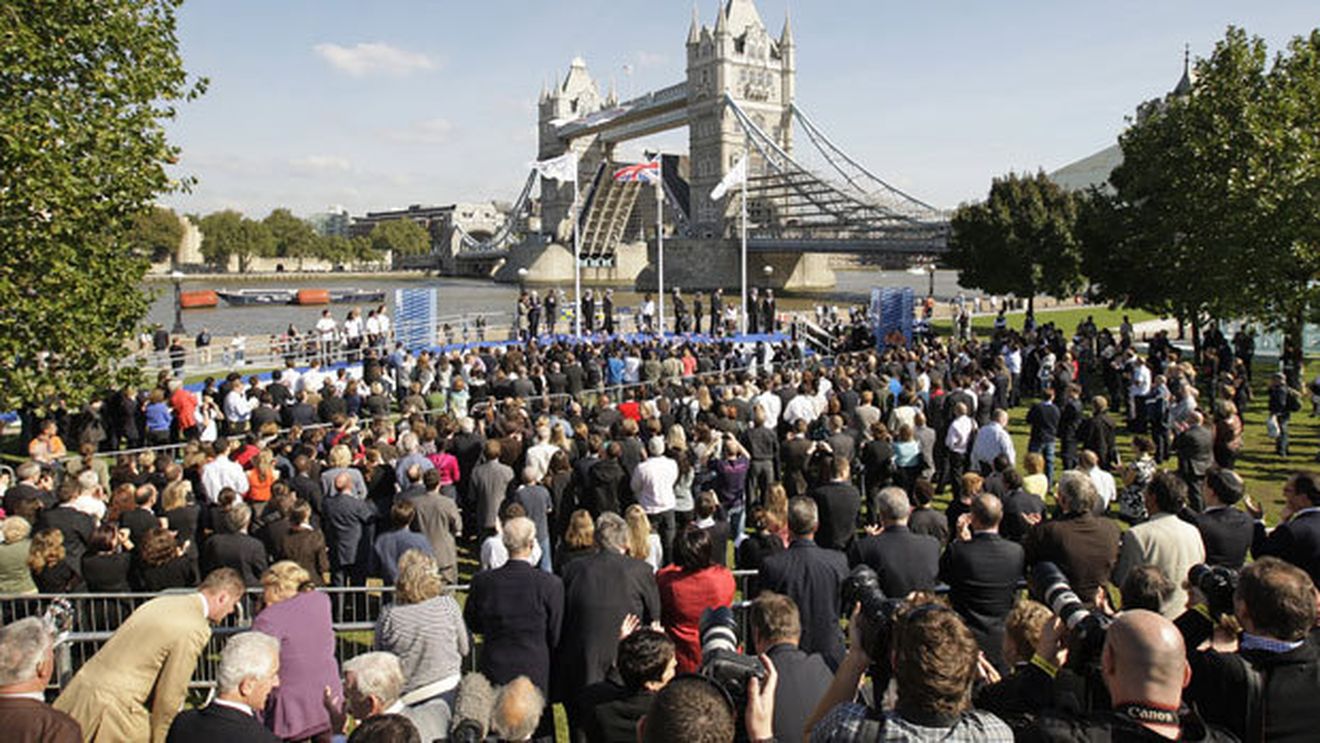 JENANT! Românii au pus monopol pe JO cu 'metoda Ronaldinho'!** "Facem și 5000 â‚¬ pe săptămână! Avem nevoie de o secundă!" Reportajul care ne face de râs în Europa