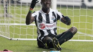 Transferat de religie? Cisse refuză să poarte tricoul inscripționat cu numele noului sponsor