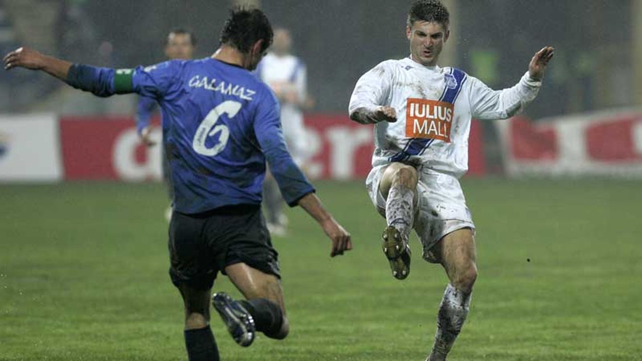 Pe urmele "câinilor"**