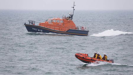 Un român care practica yachting, dat dispărut în Oceanul Atlantic. Portughezii au găsit resturi ale unui velier, dar niciun supraviețuitor