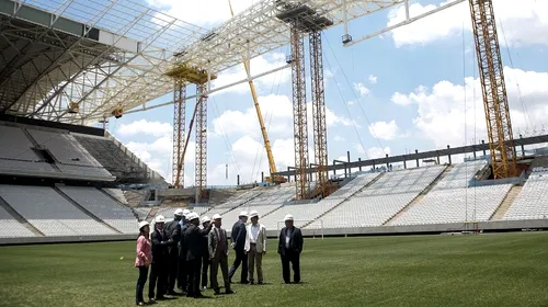 Campionii problemelor. Construcția arenei pe care va debuta Cupa Mondială a fost sistată