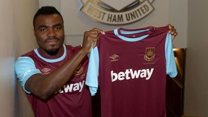 Un nou transfer de marcă pentru West Ham United: Bilic l-a adus pe Emenike, de la Fenerbahce