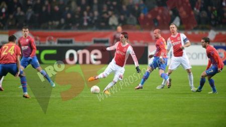 "Doar o minune o poate ajuta pe Steaua să întoarcă rezultatul!"** Fundașii, puși la zid: "Este inadmisibil!"