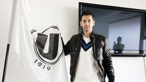 Atuul lui Păcurar în lupta pentru titularizare:** "Pot să joc oriunde la mijloc!"