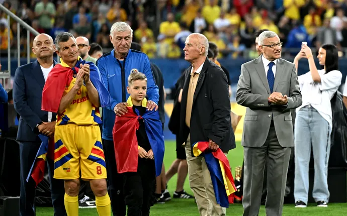 Cum arată Mircea Sandu la 71 de ani. Fostul președinte FRF, apariție rarisimă la meciul Generația de Aur – Restul Lumii 3-2