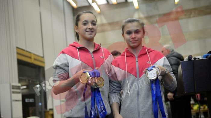 FOTO Medaliații României au revenit în țară!** Bellu: "Este un început bun pentru un nou ciclu olimpic"