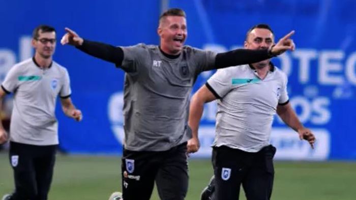 Un fost portar de Liga 1 a revenit între buturi la 43 de ani şi jumătate. Echipa unde e şi antrenor se luptă pentru promovarea în Liga 2