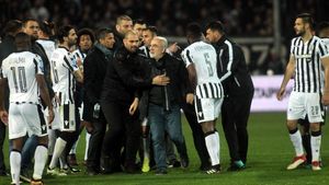 Șeful lui Răzvan Lucescu la PAOK i-a șocat pe elvețieni: „Patronul oligarh excentric a intrat cu pistolul pe teren”