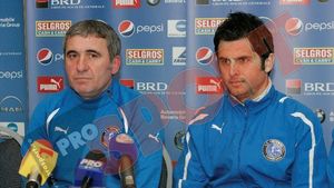 Liga 1 rămâne fără Dică:** "Vreau ca experiența mea să ajute echipa!" FOTO primele imagini cu fostul stelist în tricoul echipei "Regelui" Hagi