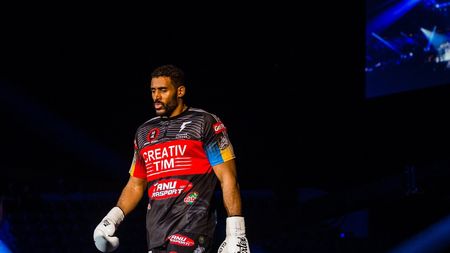 Benny Adegbuyi a reacționat după ce Ben Saddik s-a accidentat, iar Glory a început să-i caute adversar lui Rico Verhoeven: „Cu siguranță eu merit să lupt!”