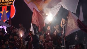 Academia Rapid - Steaua 1-1. Predescu și Daniel Niculae asigură câte un punct pentru echipele lor! "Decarul" stelist, eliminat. Bratu a fost și el trimis la cabine! Atmosferă incendiară pe Giulești