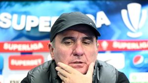 Lovitură pentru Farul lui Gică Hagi! Internaționalul român s-a accidentat din nou și ratează tot anul. EXCLUSIV