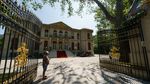 25.000.000 de euro pentru Palatul lui Gigi Becali. Clădirea emblematică a Bucureștiului are trei proprietari în acte: fiicele latifundiarului din Pipera