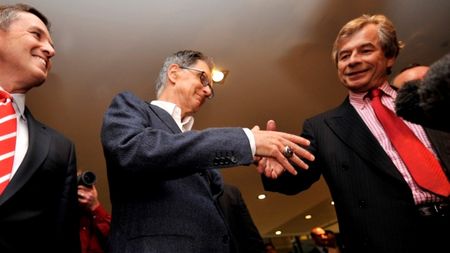 Patronul lui Liverpool se umple de bani, când alții au ajuns deja la fundul sacului: 1,3 miliarde de euro dintr-o fuziune!