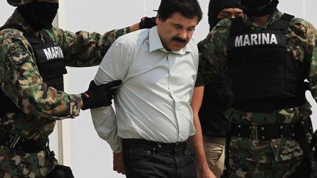 INCREDIBIL! Joaquin "El Chapo" Guzman voia să cumpere clubul Chelsea. FOTO - Exemplu de inventivitate: cum trec drogurile granița ascunse în "morcovi"