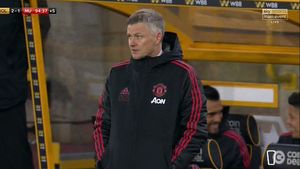 Imaginea care i-a enervat la culme pe fanii lui Manchester United! FOTO | Cine sunt jucătorii care râdeau pe banca de rezerve în timp ce elevii lui Solskjaer pierdeau cu Wolverhampton: "Absolut rușinos! Mi se face greață"