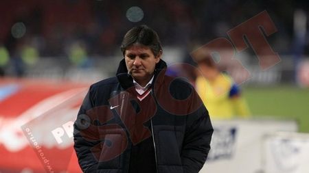 Renunță Lăcătuș la titlu?** "Trebuie să ne gândim la viitor, să întinerim echipa" Vezi ce spune despre lotul Stelei!