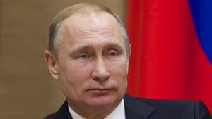 „Nu vrem să stăm în fiecare zi să îi aranjăm părul din perucă”. Vladimir Putin a devenit persona non-grata în întreaga lume, iar chipul său a fost vandalizat în Franța