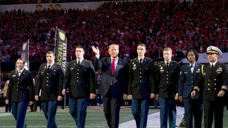 "Fu*k Trump". Președintele SUA a avut parte de o primire ostilă la finala campionatului de fotbal american