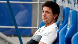 Gică Popescu: „Băi Mourinho, Jose, vezi că vreau să stau de vorbă cu echipa!” Momentul în care românul a făcut ordine în vestiarul Barcelonei