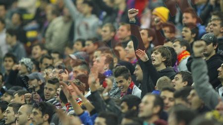 FOTO Steliștii mai mulți, rapidiștii mai zgomotoși!** Câți bani a încasat Gigi Becali după derby-ul Steaua - Rapid