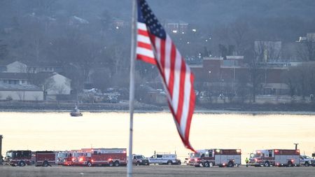 A fost făcută publică discuția dintre controlorii de zbor şi elicopter cu câteva secunde înainte de tragedia de la Washington: „Văd avionul”. Ce s-ar fi întâmplat apoi