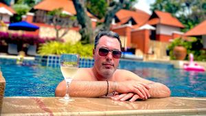 „Cu Novak Djokovic am băut primul cocktail din viața mea”. Fostul tenismen român, coleg de cameră cu sârbul legendar, dezvăluie cum a călcat prima dată într-un bar, la invitația lui „Nole” | EXCLUSIV