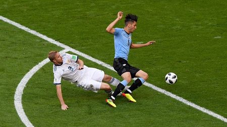 N-a cântat fanfara la Samara. Uruguay a strivit Rusia, scor 3-0, și a câștigat Grupa A. Gazdele au jucat 60 de minute în inferioritate numerică, ambele națiuni merg în optimi. Toți rușii au fost păcăliți de Suarez. Cronica meciului 