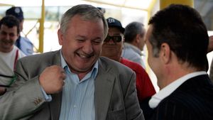 A fost unul dintre cei mai mari rivali ai lui Gigi Becali din Liga 1, iar acum râde în hohote de el: „Îmi dădea mie lecții, să îmi fac echipă. Acum îi zic eu să își facă echipă. E sparring-partner de 5 ani” | VIDEO EXCLUSIV ProSport Live