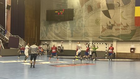 Semifinale foarte dezechilibrate la turneul Final Four al Cupei României de handbal masculin. Favoritele s-au calificat în finală, iar în sală au rămas destule locuri goale