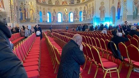 Cât a stat la coadă un român celebru la Catedrala Neamului: „Am trecut prin Sfântul Altar”