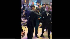 Florinel Coman a „spart” banii de la arabi pe lăutari, la nunta fostului fotbalist al lui Gigi Becali. Manelistul Tzancă Uraganu, în extaz: „Două mii de la campionul nostru”