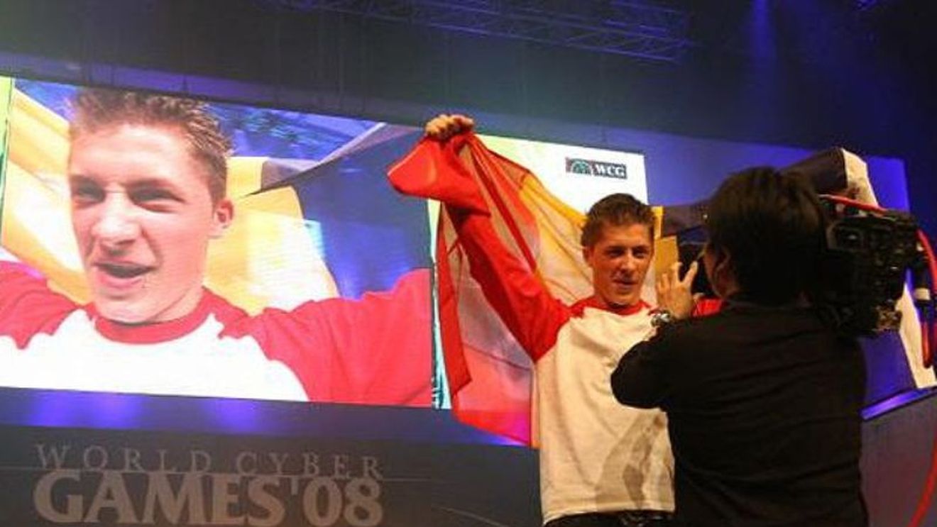 Suntem campioni mondiali la fotbal...pe calculator!