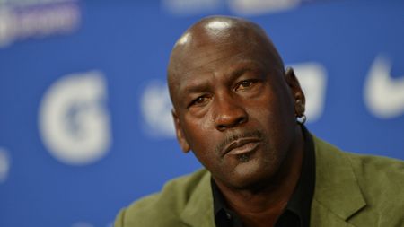 Michael Jordan a câștigat un proces de daune cu un supermarket. A donat 8.900.000 de dolari