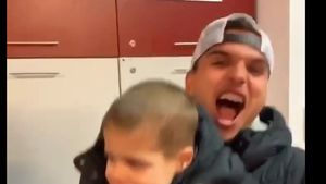 Cristi Manea și George Țucudean au pornit petrecerea în vestiar! Foștii steliști, cei mai vocali: „Cine e pe primul loc? CFR! CFR!” | VIDEO