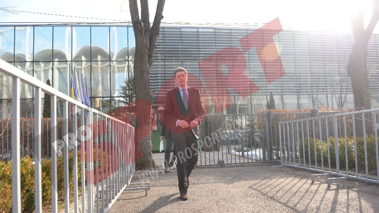 Gică Popescu și-a depus dosarul de candidatură la șefia FRF: "Nu s-a validat dosarul, s-a sigilat plicul cu documente și urmează a fi analizate"