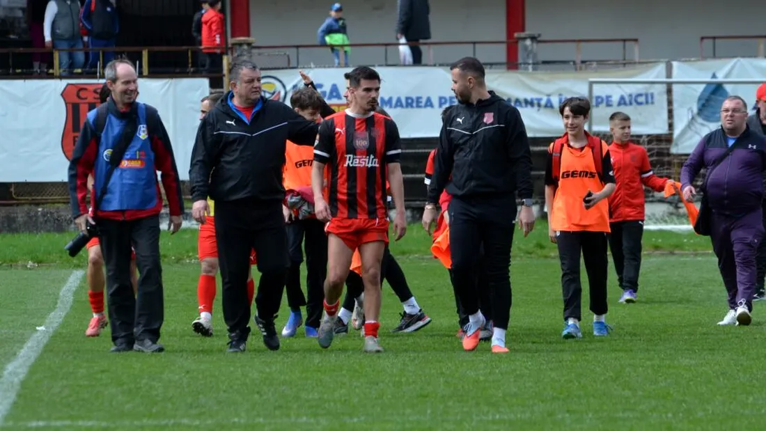 ACSM Reșița, buget redus substanțial pentru sezonul următor! Cristian Bobar i-a anunțat pe jucători că pot pleca:” Dacă sunt nemulțumiți, ne strângem mâna și merg în vacanță. Nu-i ţinem cu sila”