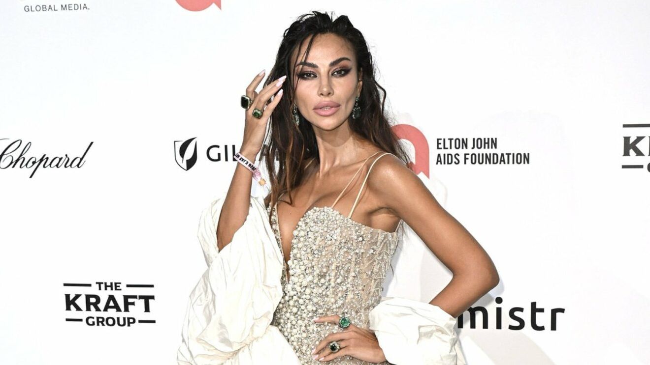 Mădălina Ghenea i-a zăpăcit cu apariția ei într-o rochie transparentă. Ce au văzut invitații