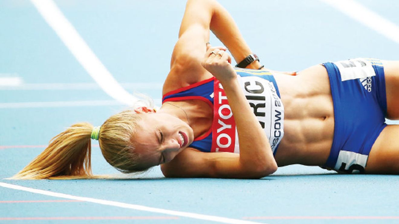 Sportul românesc, aproape de o nouă tragedie! Atleta Mirela Lavric, la spital după ce a căzut de la etaj! Prima ipoteză - tentativa de sinucidere