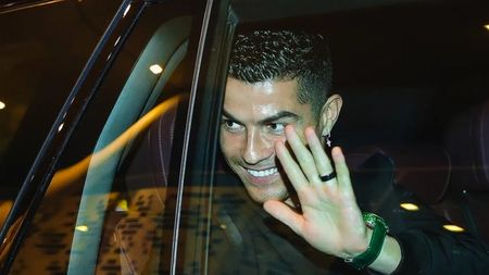 Fiica lui Cristiano Ronaldo e suporterul rivalei de moarte a lui Manchester United!